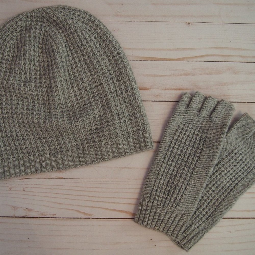 Gray Hat and Glove Set